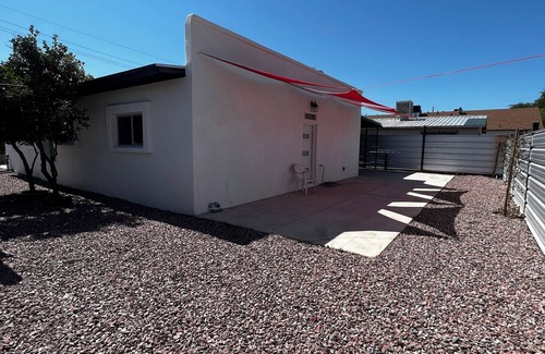 Menlo Park House | Charming 3-bedroom house in delightful Tucson with WiFi, AC