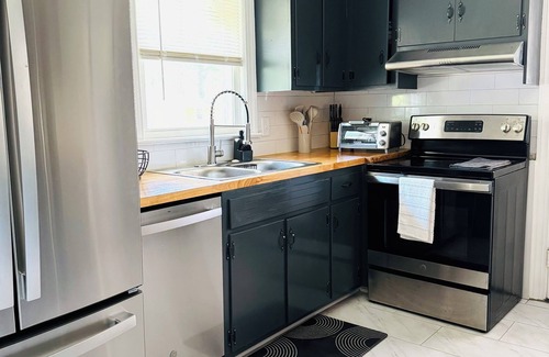 Wilson House | Charming 3-bedroom house just minutes from DT Wilson. Enjoy a comfortable stay!