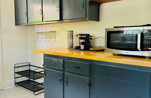 Wilson House | Charming 3-bedroom house just minutes from DT Wilson. Enjoy a comfortable stay!