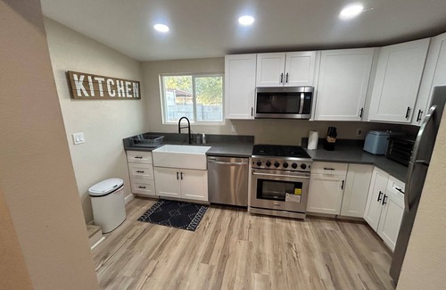 Eloy House | Charming 3-bedroom house with.Eloy Skydive Paradise. WiFi, AC, hot tub/pool.