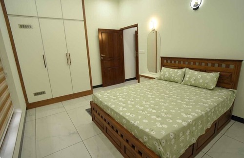 Alwaye House | Charming 3-bedroom house with WiFi, AC in amazing Nedumbassery