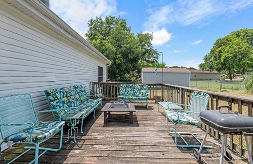 Kemp House | Charming 3-bedroom Lake house Near Cedar Creek