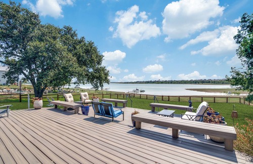 Frisco House | Charming 3-bedroom Lake Front house with beach access in Frisco