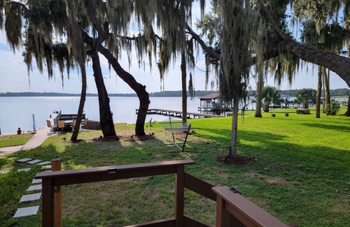 Highland House | Charming 3 bedroom Lakehouse on Lake Josephine Shores. 10 minutes from Racw