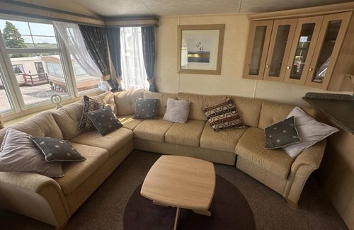 Lecemy House | Charming 3-bedroom mobile home with WiFi and AC in Dunkineely