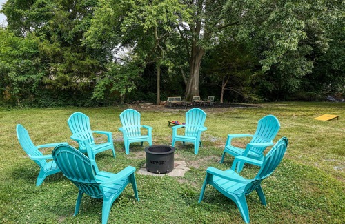 Cambridge House | Charming 3-bedroom Midcentury modern home, retro vibe and stylish furnishings.