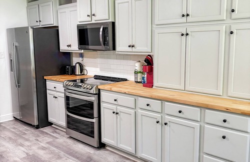 River Trace House | Charming 3-bedroom minutes from OWA