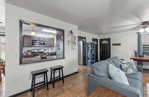 Jonesboro Other | Charming 3-bedroom ranch house with WiFi, AC in amazing Valley View Jonesboro