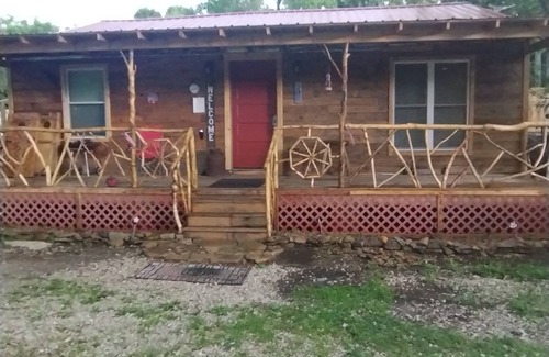 Farmers House | Charming 3-bedroom rustic and very unique house with WiFi and AC in Farmers,