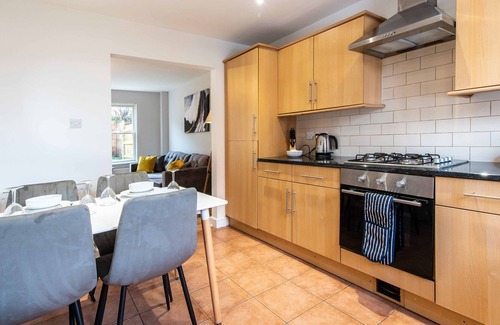 Winsford Apartment | Charming 3-Bedroom Semi-Detached Home with Driveway for One Car