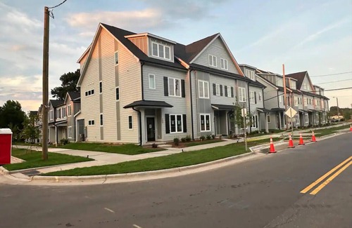 Charlotte House | Charming 3-bedroom townhome with WiFi, AC in gorgeous Charlotte