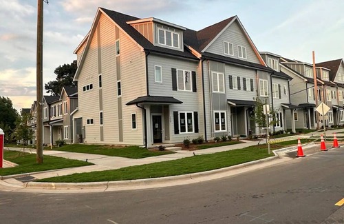 Charlotte House | Charming 3-bedroom townhome with WiFi, AC in gorgeous Charlotte