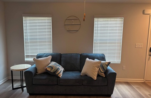 Austell House | Charming 3-bedroom townhome in Austell near Six-Flags and I-20