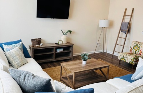 Raleigh House | Charming 3-bedroom townhome! It's cozy, pristine & 15 minutes to awesome Raleigh