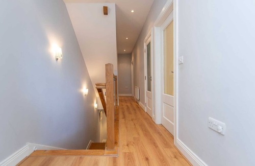 Barna House | Charming 3-bedroom townhome in quaint Bearna with WiFi