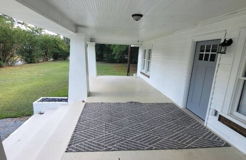 Macon House | Charming 3-bedroom -Two bathrooms -15 minutes from Robins AFB