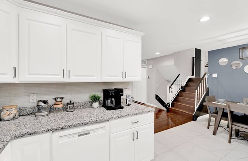 Auburn Hills House | Charming 3-bedroom house with WiFi, AC in enchanting Auburn Hills