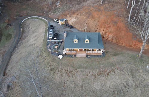 Bakersville House | Charming 3-Bedroom Cottage on 42 Acres with Mountain Views & Abundant Wildlife