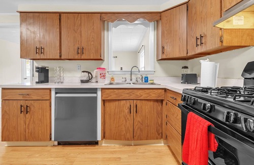 Lancaster House | Charming 3-bedroom house with WiFi, AC in fabulous Bowmansville