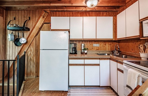 Standish Cottage | Charming 3-bedroom cottage located on Frye Island on Sebago Lake Maine