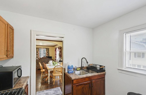 Grand Rapids House | Charming 3-bedroom house with WiFi and AC in Grand Rapids