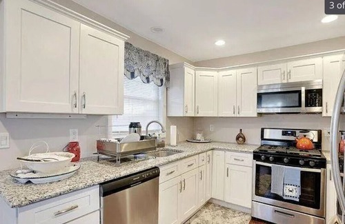 Long Branch House | Charming 3-bedroom house with WiFi, AC in delightful Long Branch