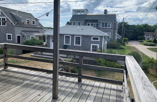 Mattapoisett Cottage | Charming 3-bedroom cottage in Mattapoisett with WiFi access