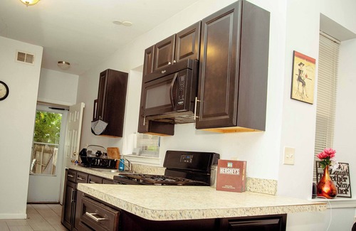 Germantown House | Charming 3-bedroom house in Philadelphia with Central Air and WiFi