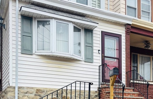 Foxcroft Square House | Charming 3-bedroom house in enjoyable Philadelphia with WiFi