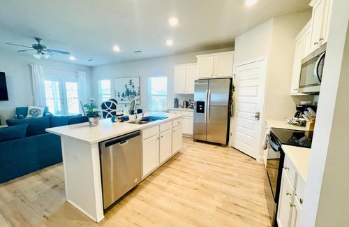 Port St. Joe House | Charming 3-bedroom 2 bath, duplex house with AC and WiFi in lovely Port St. Joe.