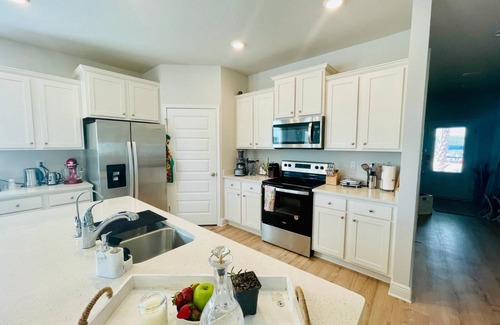 Port St. Joe House | Charming 3-bedroom 2 bath, duplex house with AC and WiFi in lovely Port St. Joe.