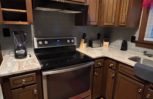 Rocky Mount House | Charming 3-bedroom house with WiFi, AC in awesome Rocky Mount