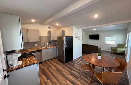 Harlandale House | Charming 3-bedroom house with AC, WiFi near Lackland or downtown San Antonio