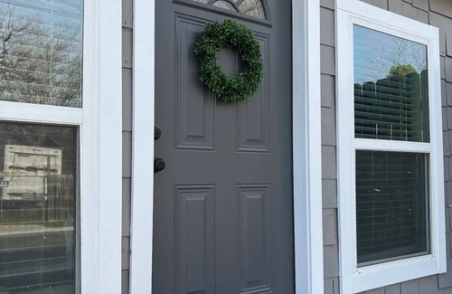 Harlandale House | Charming 3-bedroom house with AC, WiFi near Lackland or downtown San Antonio