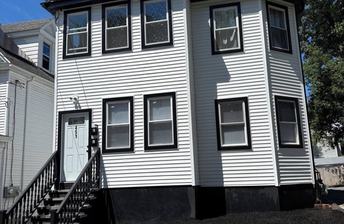 Stockade Historic District Apartment | Charming 3-bedroom apartment in superb Schenectady with AC