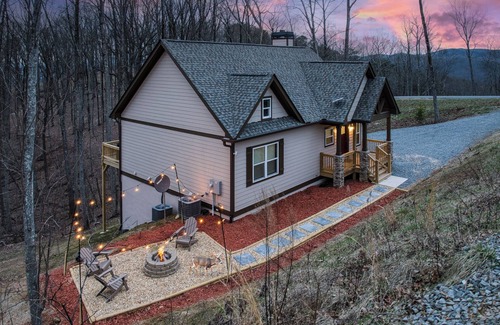 Talking Rock Cabin | Charming 3-bedroom cottage with mountain views located in beautiful Talking Rock