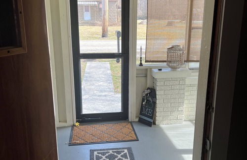 Seelyville House | Charming 3-bedroom bungalow with AC, WiFi in delightful Terre Haute