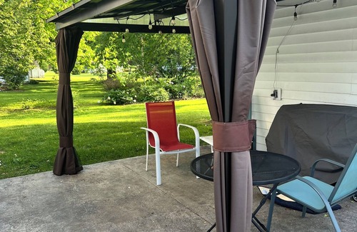 Seelyville House | Charming 3-bedroom bungalow with AC, WiFi in delightful Terre Haute