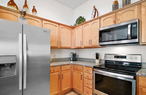 Lake Sumter Landing Villa | Charming 3-bedroom villa walking distance to Lake Sumter Sq Golf Cart included
