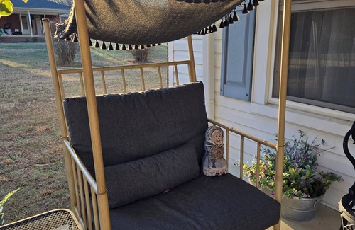 Stokes Cottage | Charming 3-bedroom cottage with AC, WiFi in serene Walnut Cove.