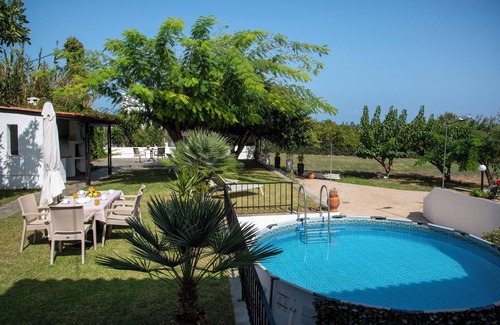 Rapaniana Villa | Charming 3-bedroom villa in wonderful Kamisiana with AC, WiFi