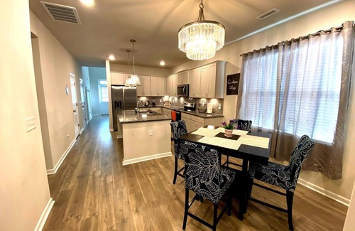 Southeast Raleigh Villa | Charming 3-bedroom villa with WiFi and AC in marvelous Raleigh