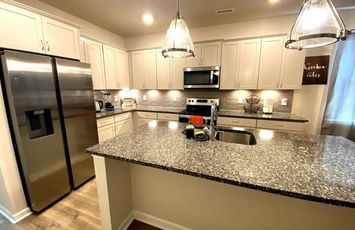 Southeast Raleigh Villa | Charming 3-bedroom villa with WiFi and AC in marvelous Raleigh
