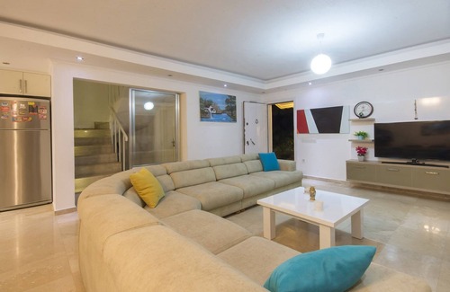 Uzumlu House | Charming 3 Bedroom Villa with Secluded Infinty Pool and Heated Indoor Pool
