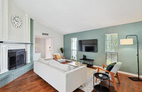 Plano House | Charming 3 Bedrooms Escape w Pool Yard Foosball
