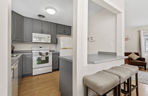 Payne - Phalen House | Charming 3 Beds/2 Baths Home- 2 miles to Lake Phalen