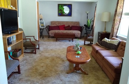 Fairhope House | Charming 3 BR/2 BA 1.5 miles to Downtown Fairhope!