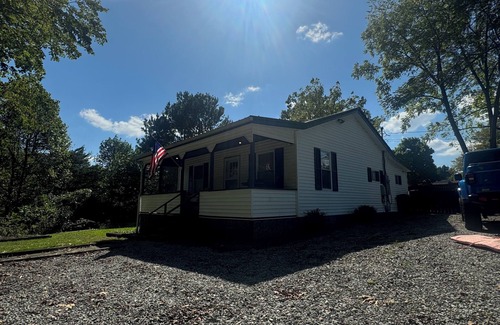 Victor Cottage | Charming 3 BR Cottage Walk to AOTG and minutes to NRG National Park