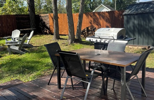 Victor Cottage | Charming 3 BR Cottage Walk to AOTG and minutes to NRG National Park