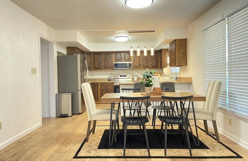Greenwood House | Charming 3 BR in a quiet and friendly neighborhood